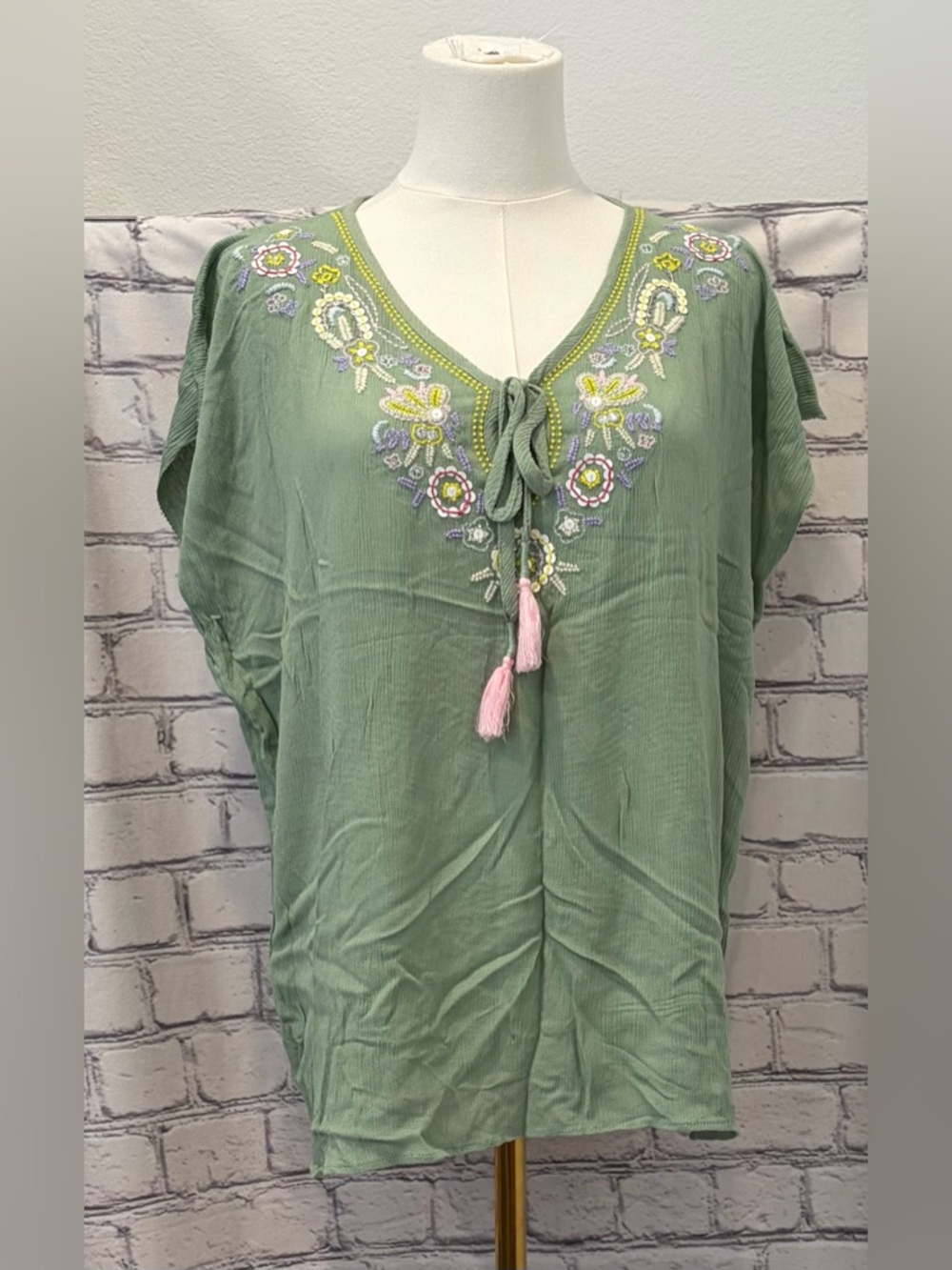 Floreat Loved by Anthropologie:XS Woman Olive Green Embroidered Tassel Tunic Top